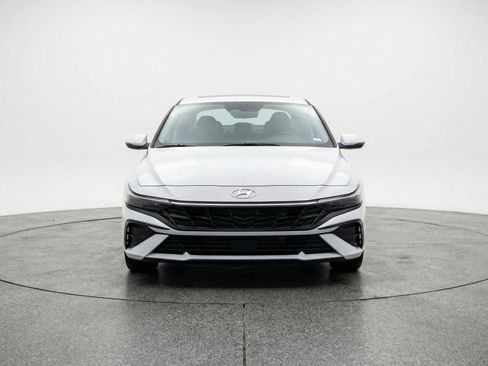 Used 2025 Hyundai Elantra SEL FWD image 2