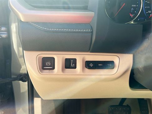 Used 2023 GMC Acadia Denali w/ Denali Ultimate Package image 10