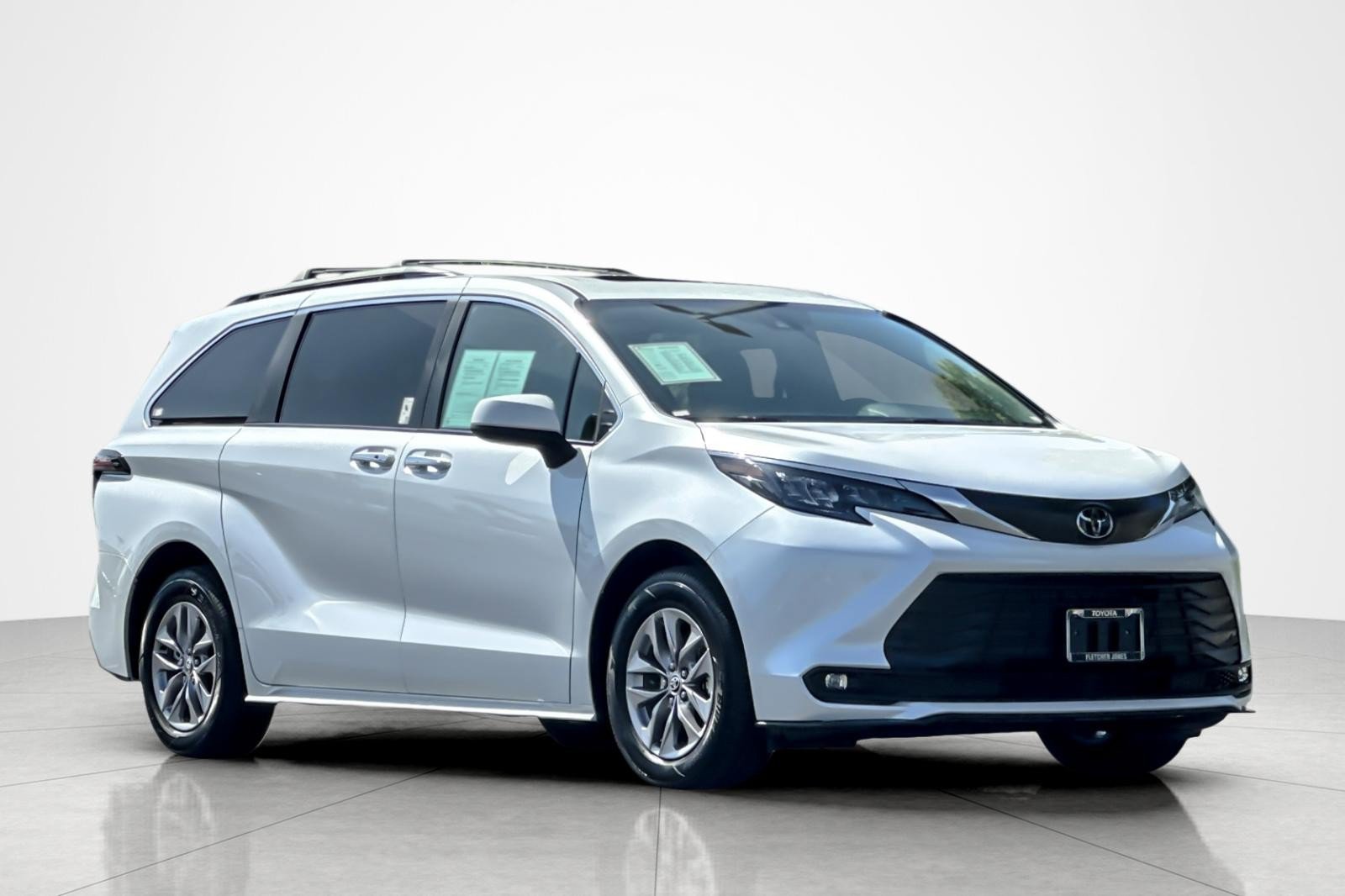 Certified 2026 Toyota Sienna XLE FWD image 7