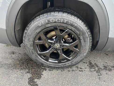 Certified 2024 Volkswagen Atlas Peak Edition SE AWD/4WD image 30