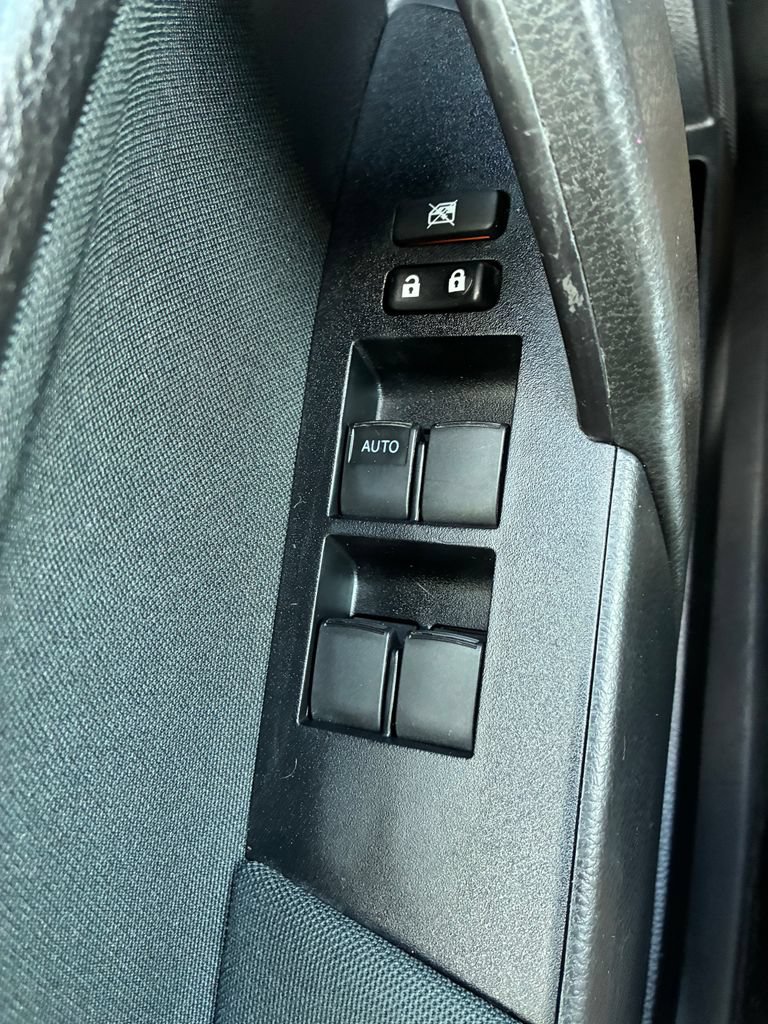 Used 2018 Toyota Corolla LE FWD image 13
