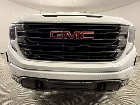 Used 2025 GMC Sierra 1500 Elevation w/ Preferred Package image 9