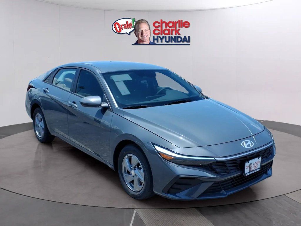 New 2026 Hyundai Elantra SE FWD image 7