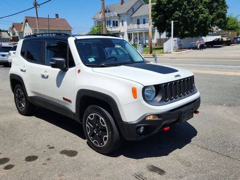 Used 2016 Jeep Renegade Trailhawk w/ Premium Trailhawk Package AWD/4WD image 2