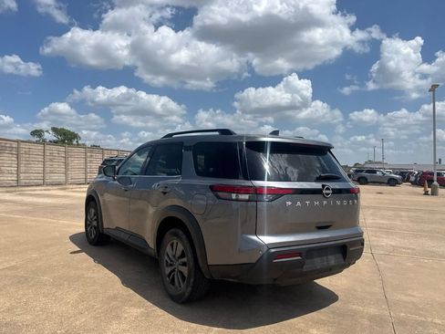 Used 2025 Nissan Pathfinder SV FWD image 15