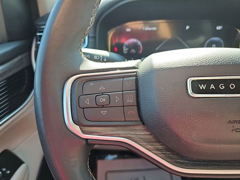 Used 2023 Jeep Wagoneer L Series III RWD image 22