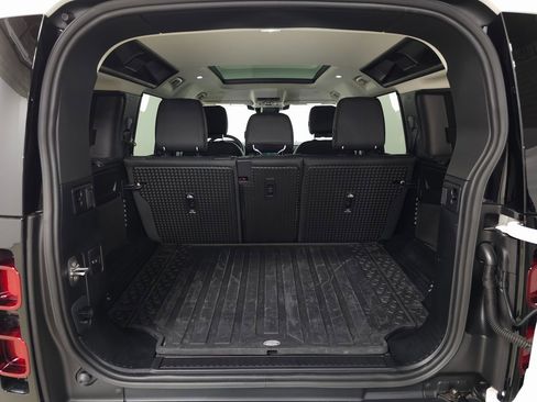 Used 2024 Land Rover Defender 110 S image 5