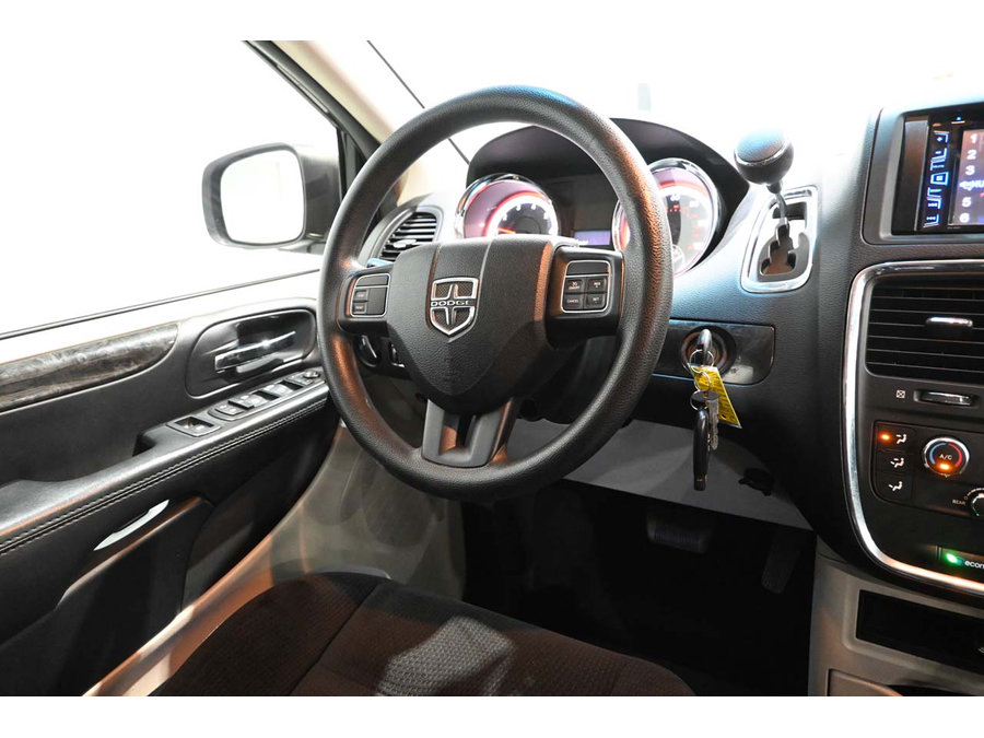 Used 2015 Dodge Grand Caravan SXT FWD image 26