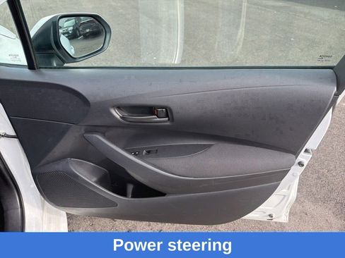 Used 2025 Toyota Corolla LE image 28