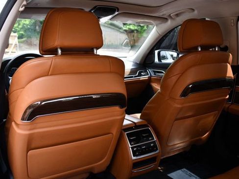 Used 2018 BMW 750i image 46