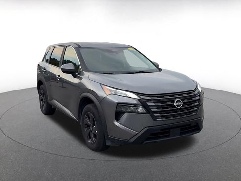 Used 2026 Nissan Rogue SV AWD/4WD image 2
