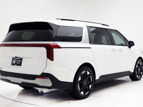 Used 2025 Kia Carnival EX FWD image 9