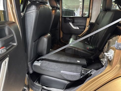 Used 2015 Jeep Wrangler Unlimited Sahara image 27