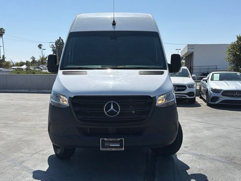 Used 2024 Mercedes-Benz Sprinter 3500 image 3