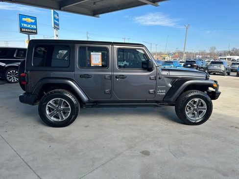 Used 2018 Jeep Wrangler Unlimited Sahara image 4