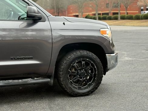Used 2016 Toyota Tundra SR5 w/ SR5 Upgrade Package image 10