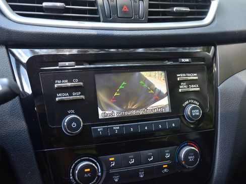 Used 2014 Nissan Rogue S image 16