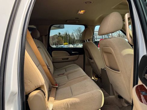Used 2007 Chevrolet Suburban 2500 LT AWD/4WD image 15