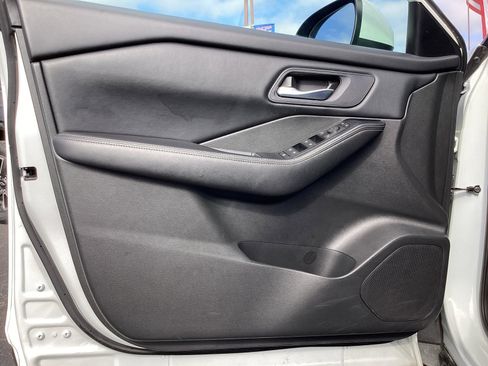 Used 2024 Nissan Rogue SV image 30