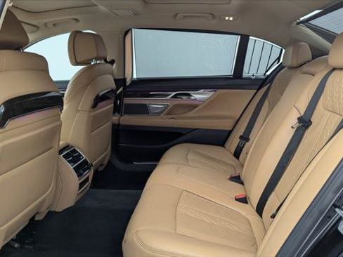 Used 2017 BMW 740i RWD image 17