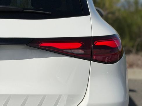 Used 2024 Mercedes-Benz GLC 300 image 12