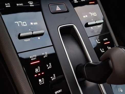 Used 2022 Porsche Macan w/ Premium Package Plus AWD/4WD image 14