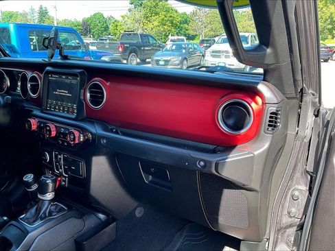 Used 2021 Jeep Gladiator Rubicon AWD/4WD image 13
