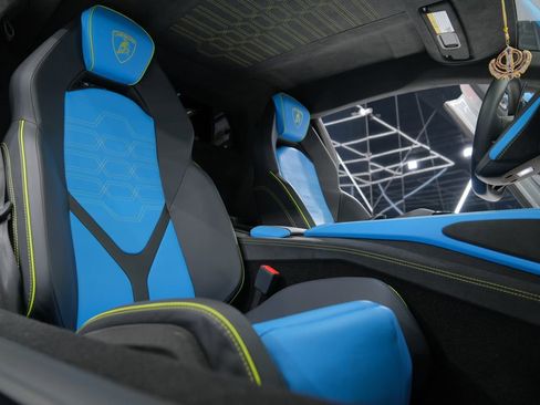 Used 2025 Lamborghini Revuelto image 26