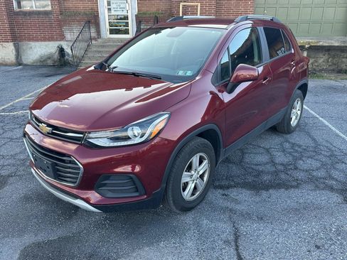 Used 2022 Chevrolet Trax LT w/ LT Convenience Package AWD/4WD image 4