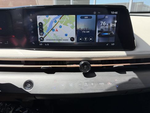 Used 2024 Nissan Ariya FWD image 18