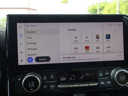 Used 2023 Toyota Highlander XLE FWD image 47