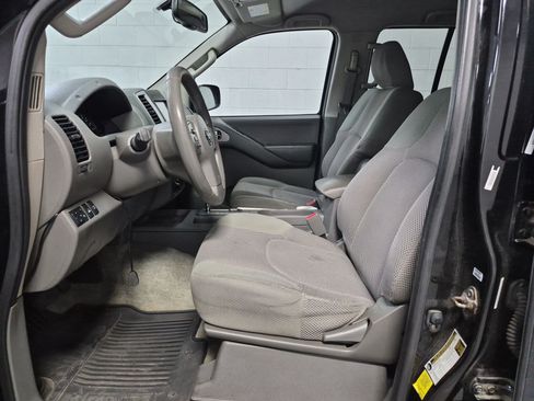 Used 2014 Nissan Frontier SV w/ SV Value Truck Package AWD/4WD image 18