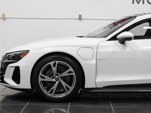 Used 2022 Audi e-tron GT Premium Plus image 18