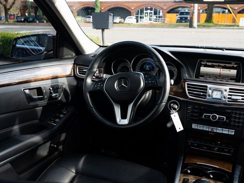 Used 2014 Mercedes-Benz E 250 BlueTEC Sedan w/ Premium 1 Package image 9