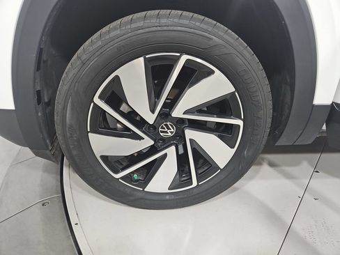 Certified 2024 Volkswagen Atlas SE w/ Panoramic Sunroof Package AWD/4WD image 27