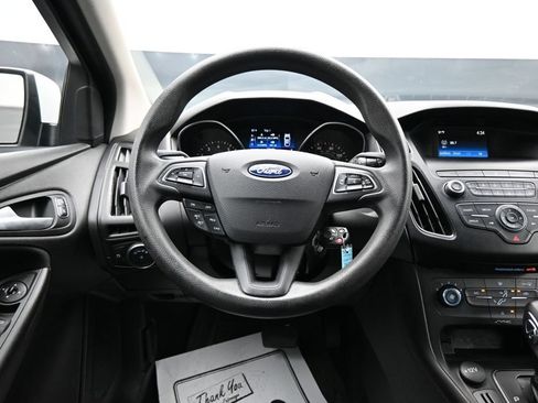 Used 2018 Ford Focus SE FWD image 15