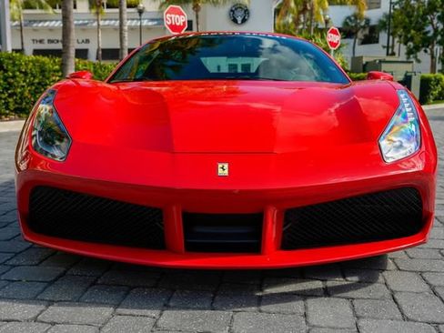 Used 2018 Ferrari 488 GTB image 7