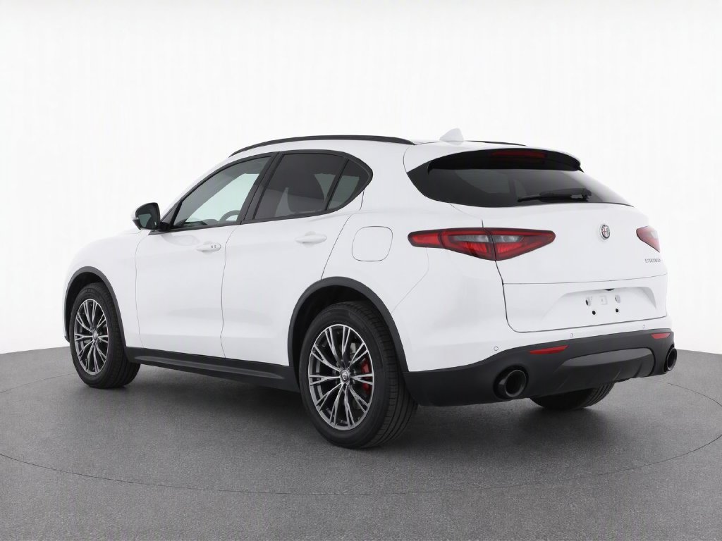 Used 2022 Alfa Romeo Stelvio Sprint RWD image 6