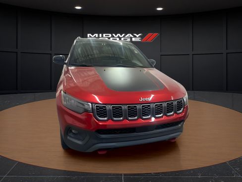Used 2025 Jeep Compass Trailhawk AWD/4WD image 5