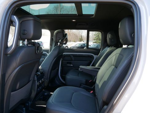 New 2026 Land Rover Defender 130 X-Dynamic SE image 4