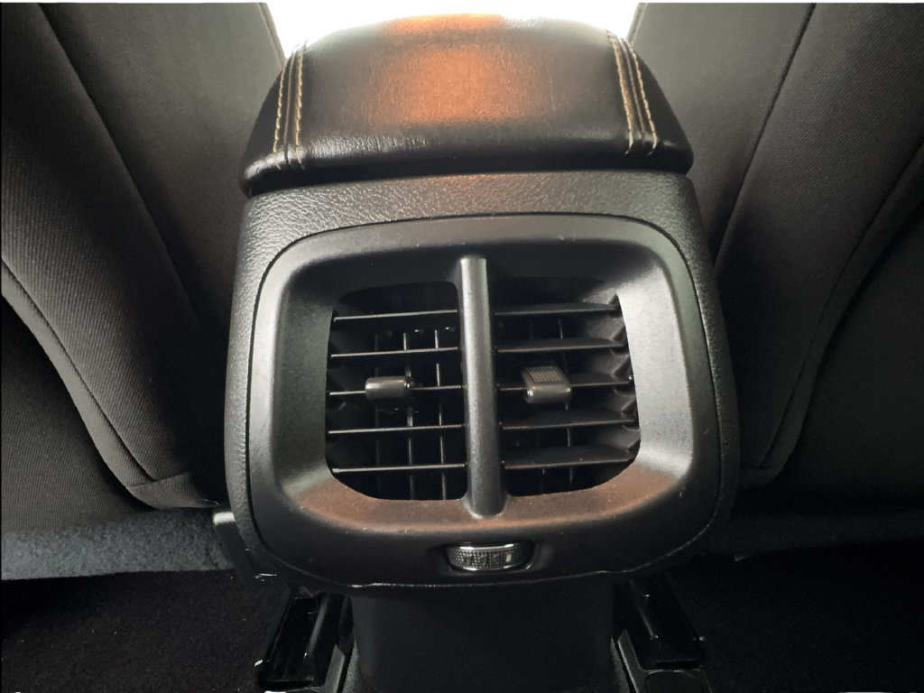 Used 2018 Jeep Cherokee Latitude w/ Altitude Package FWD image 32