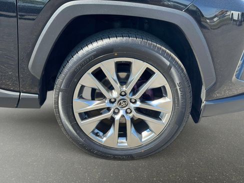 Used 2021 Toyota RAV4 XLE Premium AWD/4WD image 8
