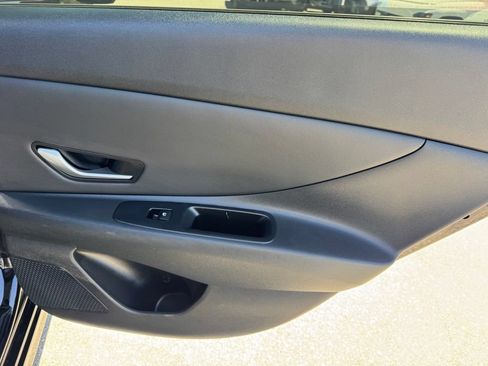 Used 2023 Hyundai Elantra SEL w/ Convenience Package FWD image 10