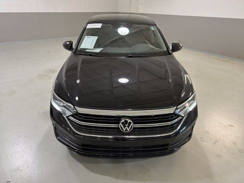 Certified 2024 Volkswagen Jetta SE FWD image 3