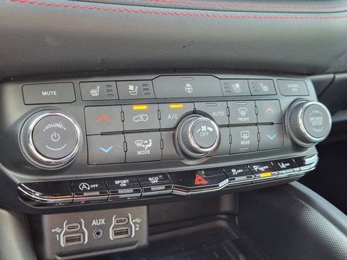 Used 2025 Dodge Durango GT AWD/4WD image 22