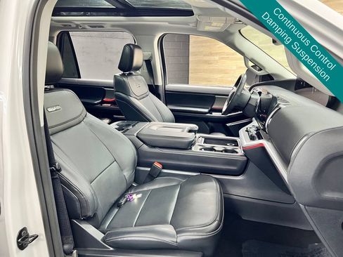 Used 2025 Ford Expedition Platinum w/ Driver's Package AWD/4WD image 8