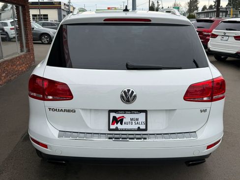 Used 2014 Volkswagen Touareg Sport image 4