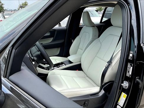 New 2026 Volvo XC40 B5 Ultra w/ Climate Package image 23