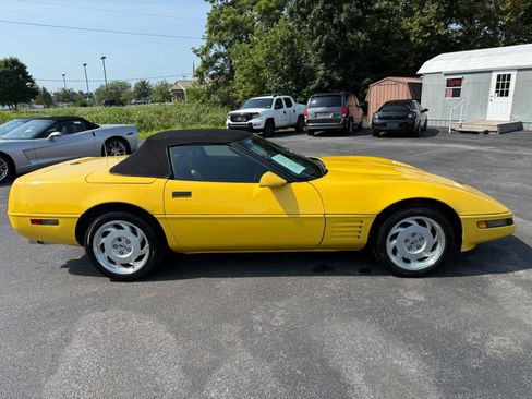 Used 1992 Chevrolet Corvette Coupe RWD image 15