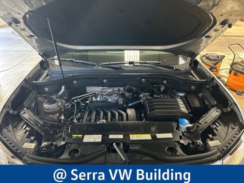 Used 2022 Volkswagen Atlas SEL R-Line AWD/4WD image 10